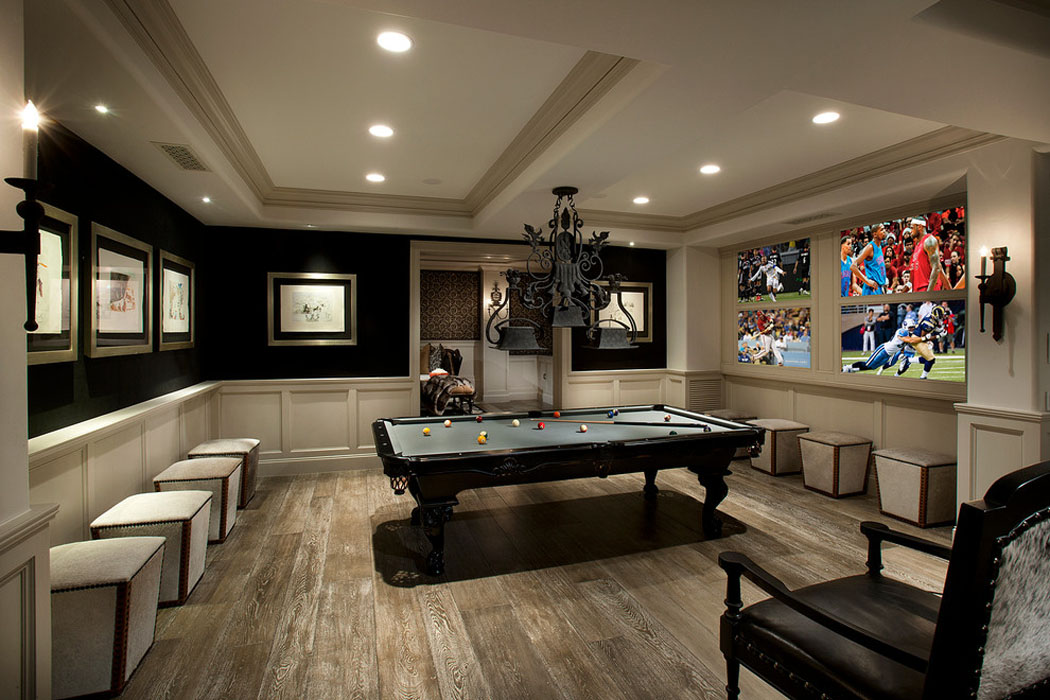 Une salle spécialement prévue pour les jeux aux multiples écrans télé afin de tout suivre salle de sport billard à la maison
