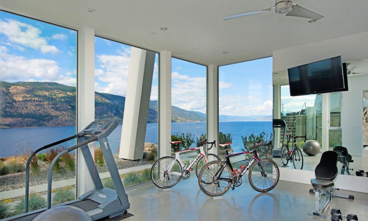 La salle de sport privée de cette résidence de luxe moderne salle de fitness privée
