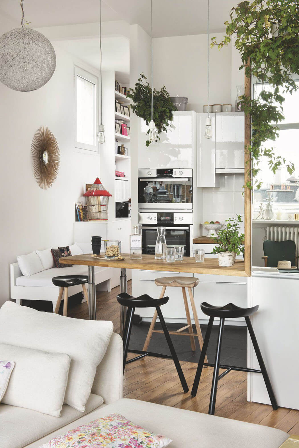 cuisine ouverte aménagée appartement moderne paris avec vue