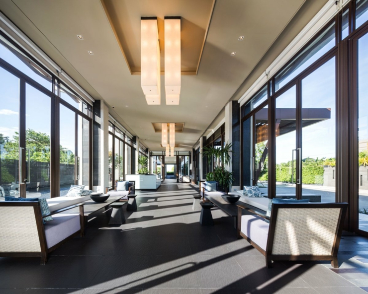 Salon lounge pour se détendre et profiter de la lumière du soleil salon commun lobby tour