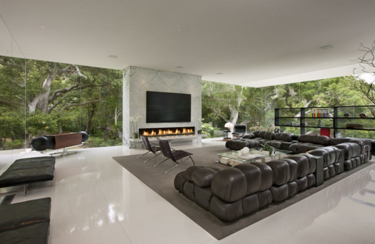 Vaste séjour aux murs en verre beau séjour prestige résidence de luxe californie santa-barbara