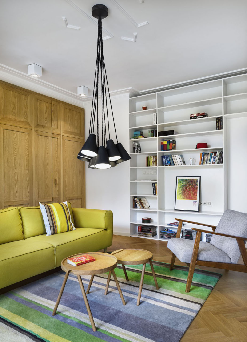 Ameublement un brin rétro et influence « so british » dans le design intérieur séjour appartement design rénové travaux