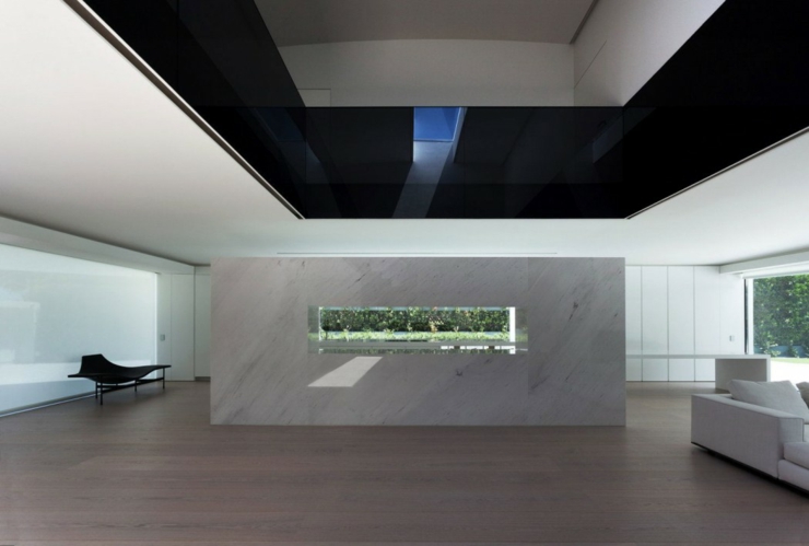 Grand séjour avec une cuisine en marbre blanc intégré séjour grande maison futuriste contemporaine