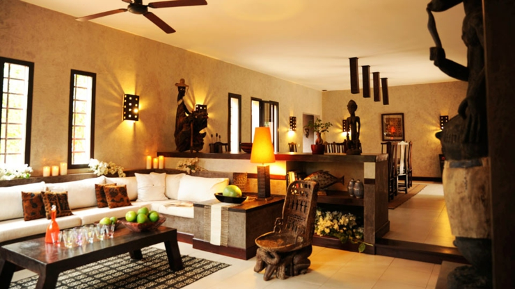 Le séjour à la décoration éclectique de cette villa de vacances décoration intérieure africaine villa