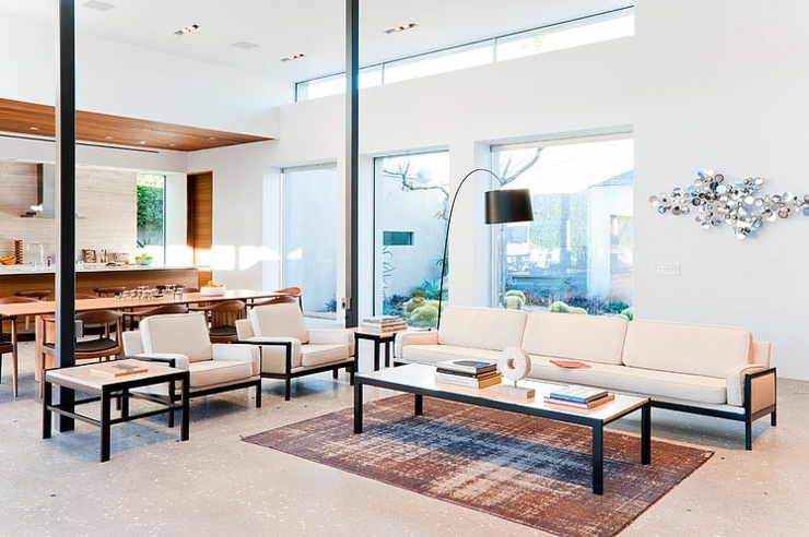 Salon blanc moderne de la maison de plain-pied séjour maison plain-pied contemporaine