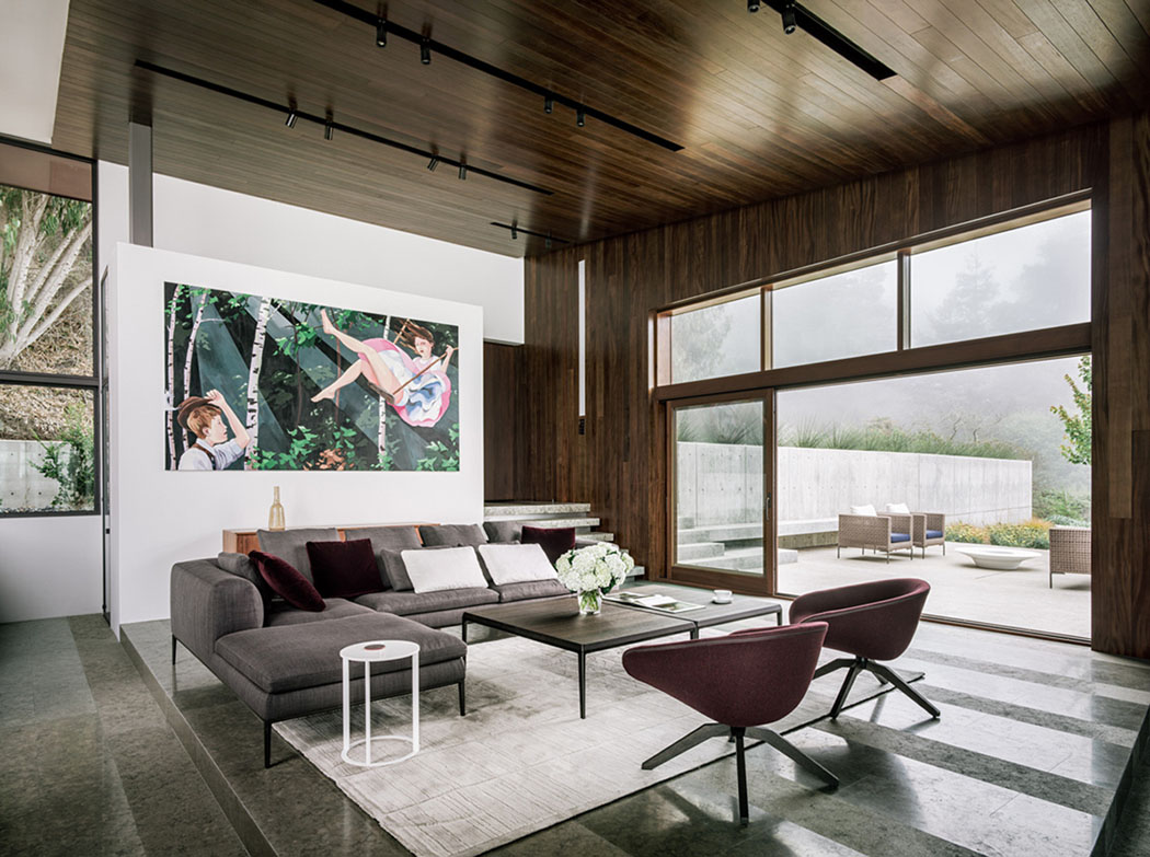 Le séjour minimaliste et stylé avec un accès vers un grand patio agréable intérieur maison d'architecte vue splendide dramatique