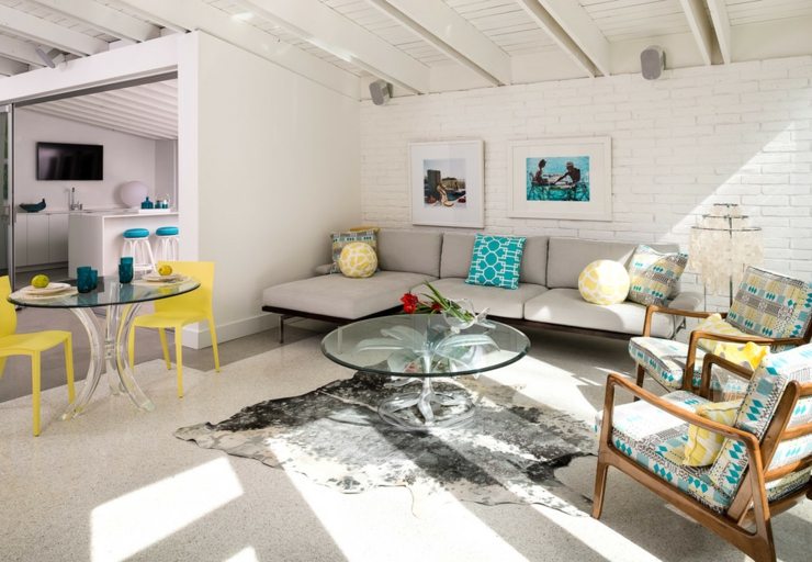 Mobilier à l’aspect agréable et au design légèrement retro séjour sympa déco beige turquoise