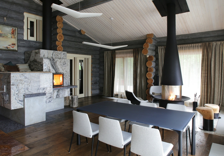 Côté salle à manger de cette maison en bois russe intérieur design luxe maison en bois