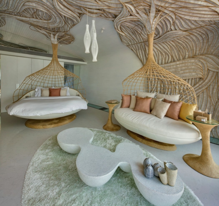 Une des suites de cette villa à louer à Phuket séjour intérieur villa de vacances à louer