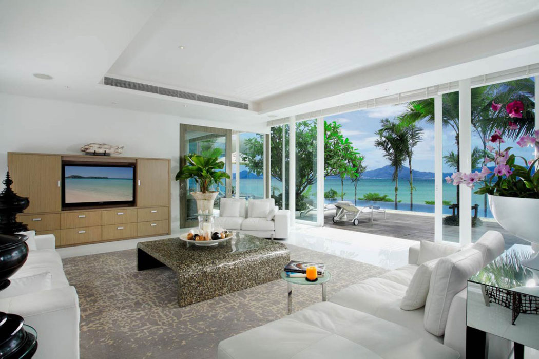 Cette villa de luxe dispose d’un grand et spacieux séjour avec de larges baies vitrées séjour prestation luxe prestige villa secondaire