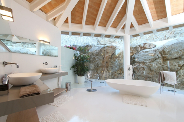 Grande salle de bains au design glamour très moderne salle de bain design luxe ultime