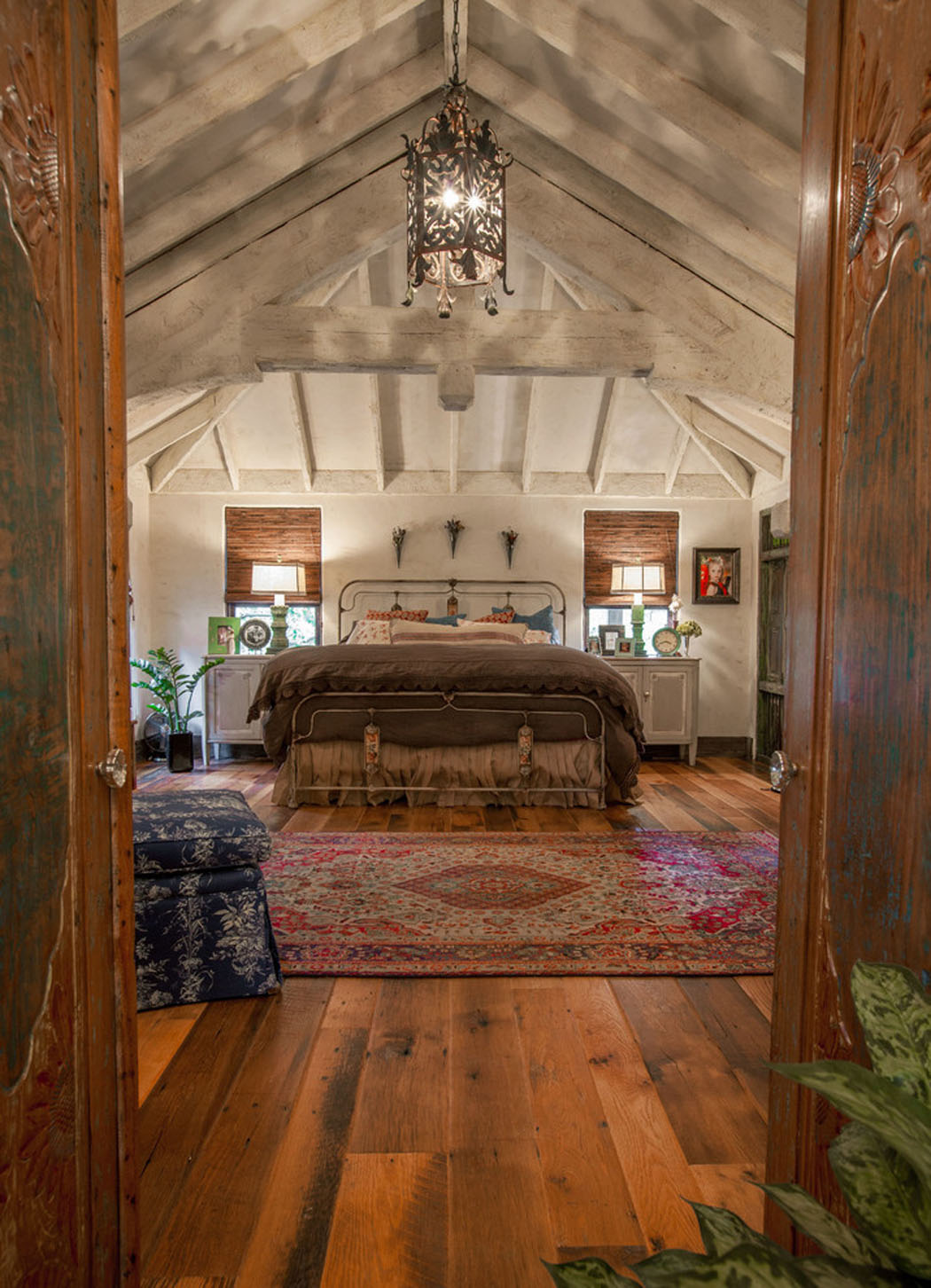 La suite des maitres avec poutres apparente et intérieur en bois suite des maitres intérieur en bois ambiance rustique