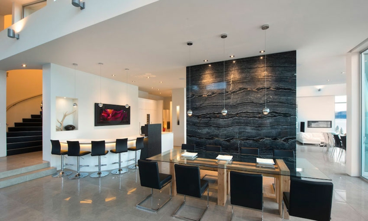 Côté salle à manger et bar moderne de cette résidence de luxe salle à manger résidence contemporaine