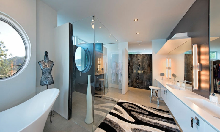 Grande et très spacieuse salle de bains au design moderne salle de bain design moderne