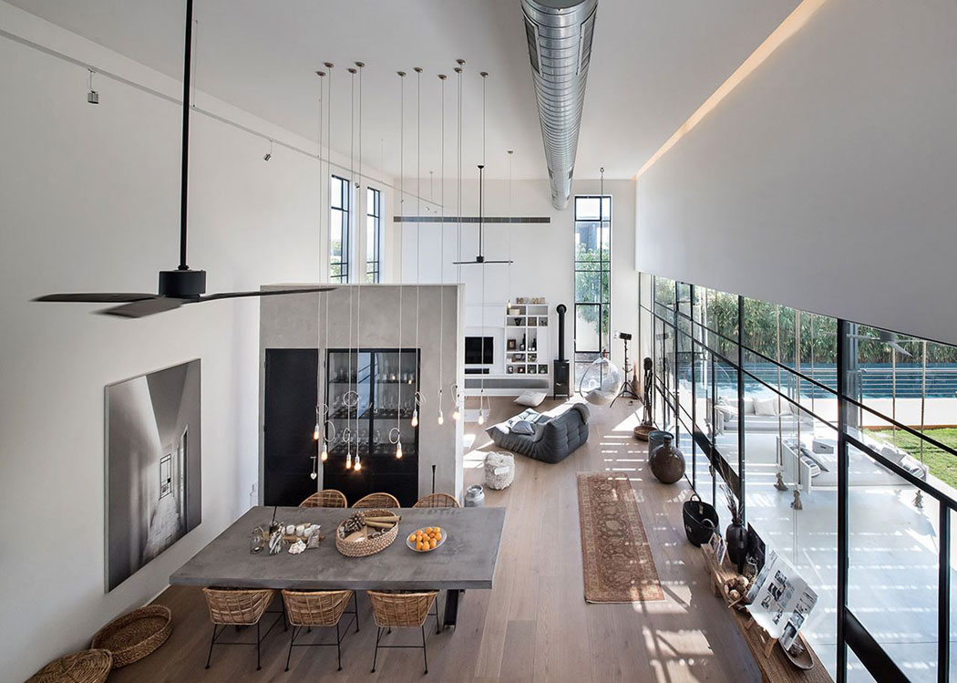 La pièce principale où se trouvent le séjour, la salle à manger, la cuisine et un agréable salon détente grandes espaces pièce principales loft maison