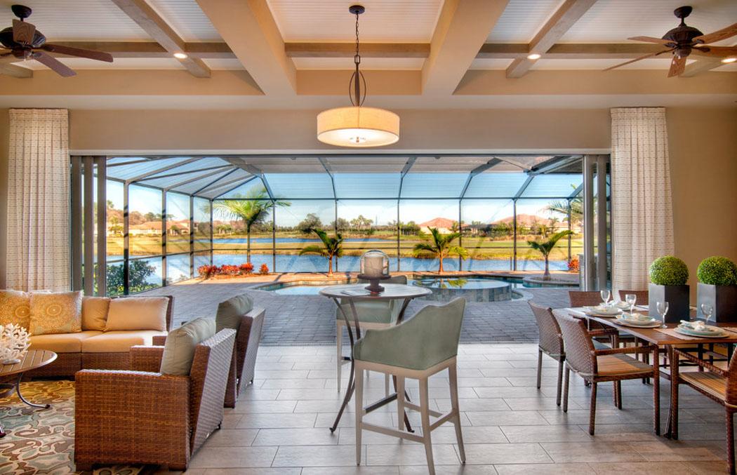 Le séjour de cette belle demeure donnant sur la piscine couverte villa de luxe piscine intérieure prestige