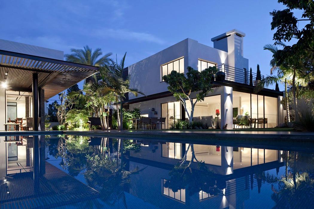 Belle maison de ville avec grande piscine et jolie terrasse aménagée Jolie maison de ville signé architecte