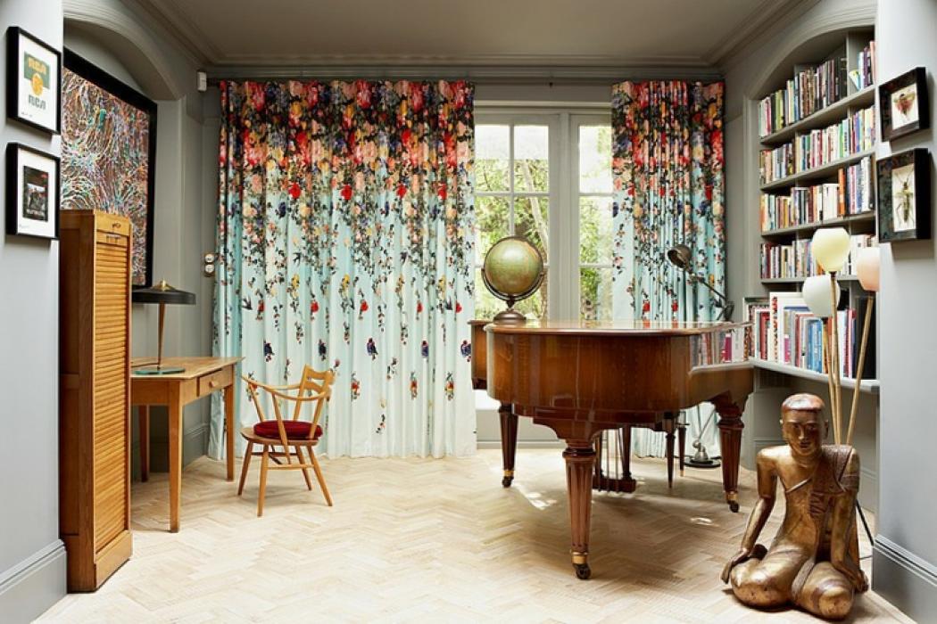 Séjour de la maison design aux touches retro et exotiques intérieur éclectique design maison de ville londres