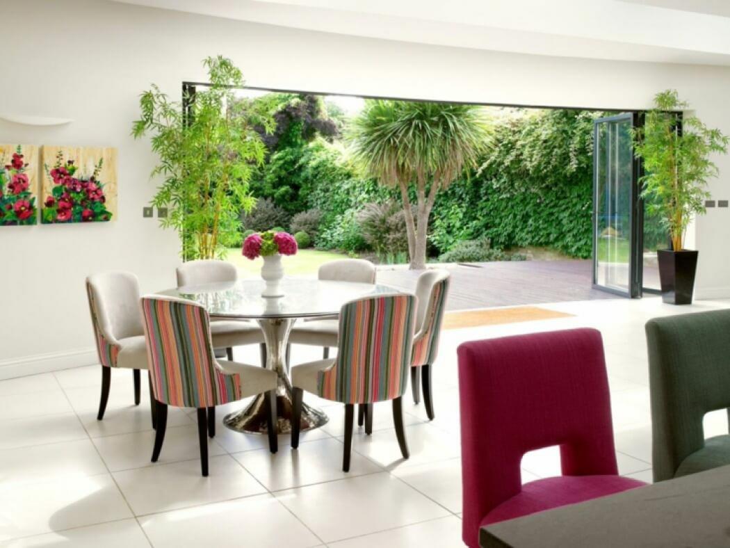 Salle à manger originale pour un intérieur éclectique de cette maison de ville intérieur design luxe maison de ville