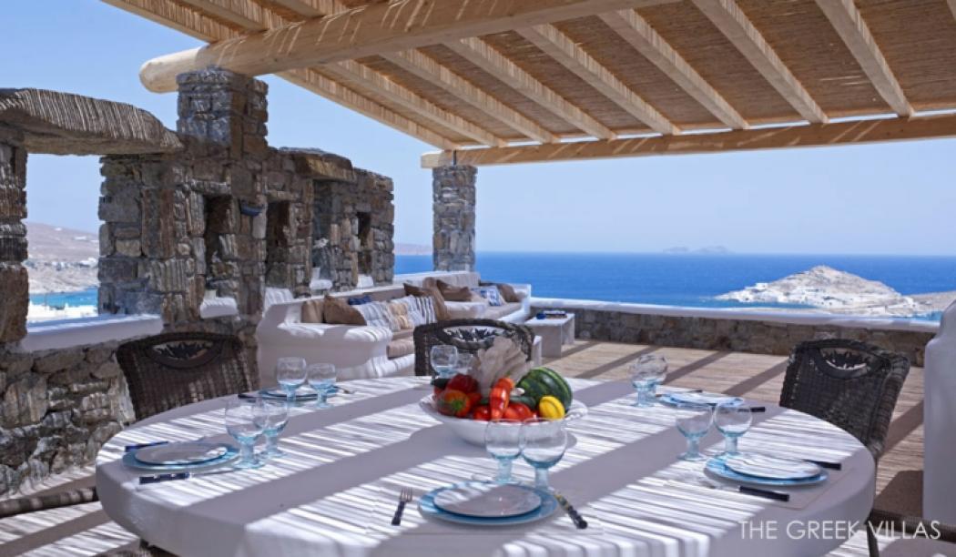 Vacances en Grèce sous le soleil brillant