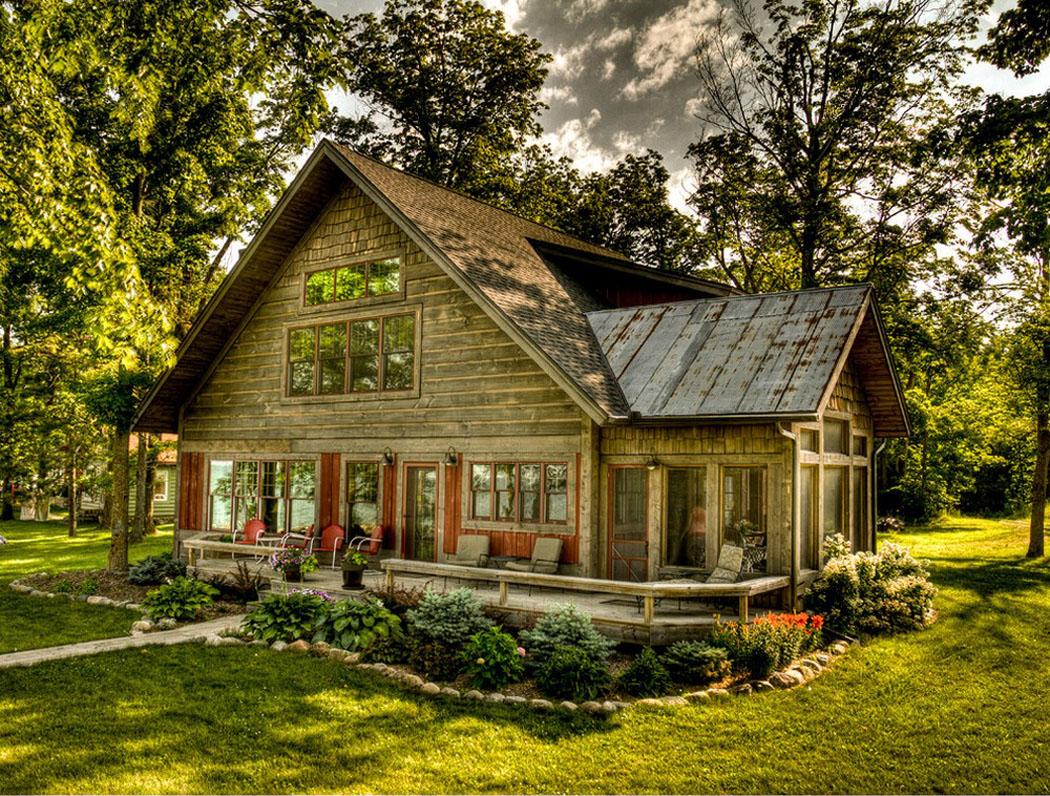 Belle maison de vacances située au bord d’un lac et au milieu d’un beau bois de vieux chênes belle demeure de vacances allures rustiques