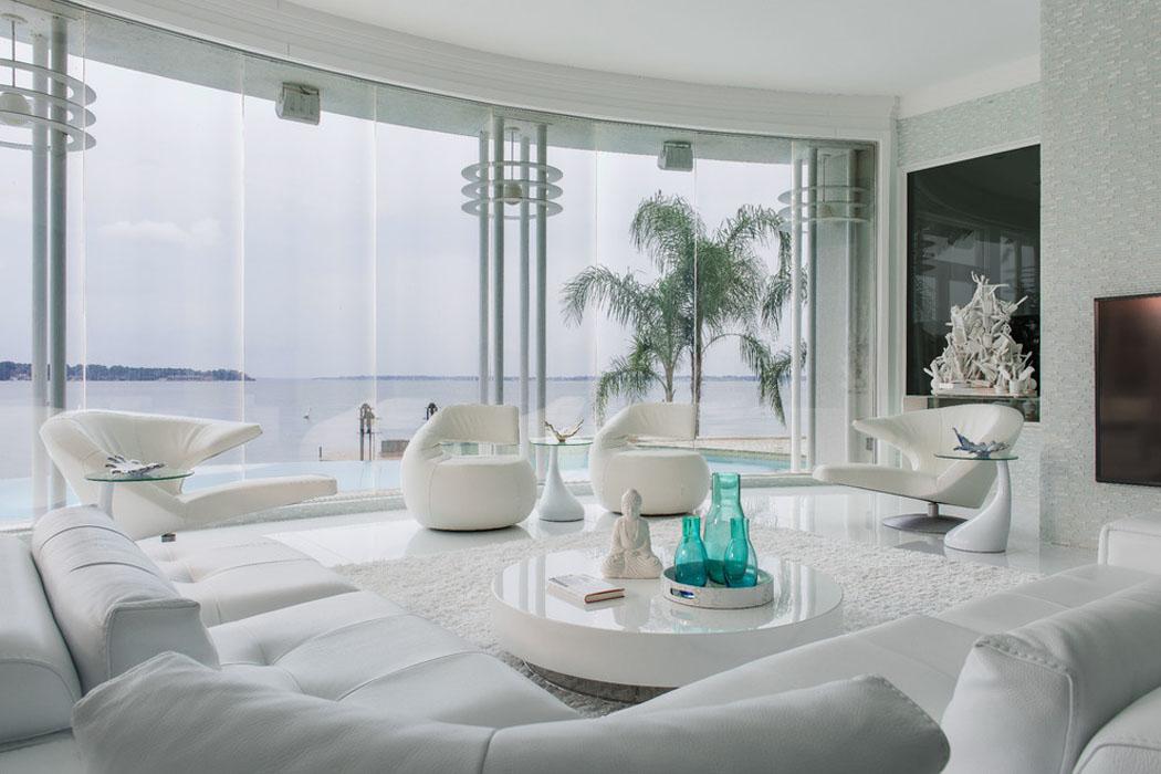 Luxueuse maison de vacances familiale design en blanc