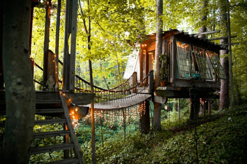 maison rustique dans les arbres atlanta