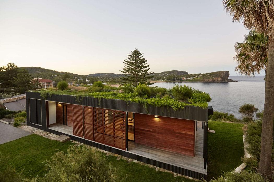 Maison modulaire avec un toit en verdure près de l’eau en Australie maison préfabriquée modulable modulaire architecte plain-pied