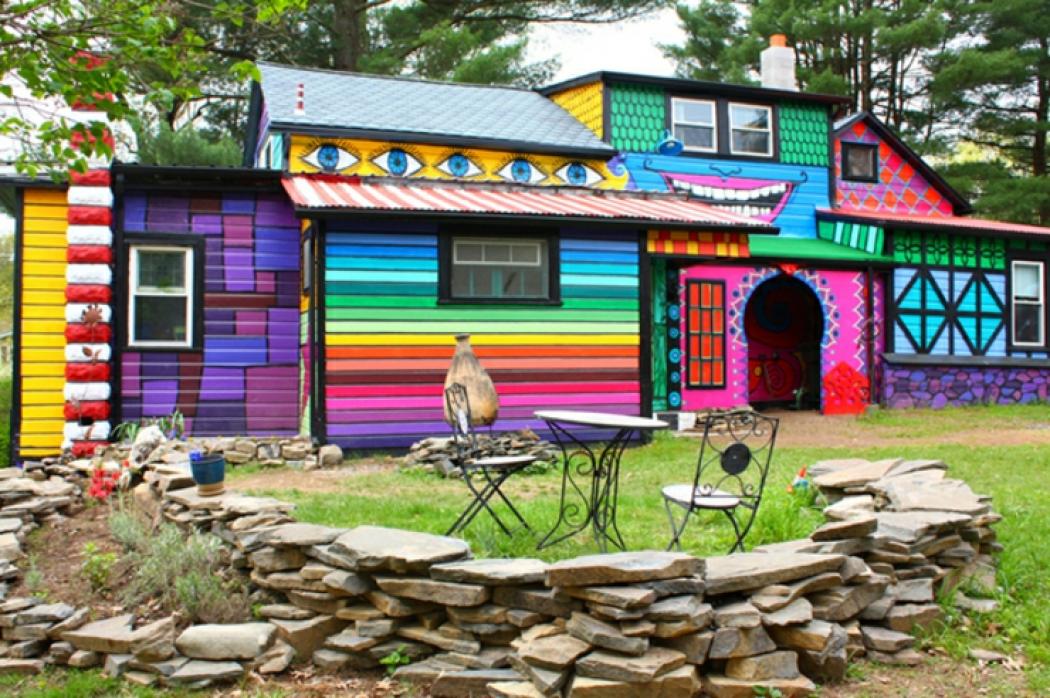 maison originale aux mille couleurs