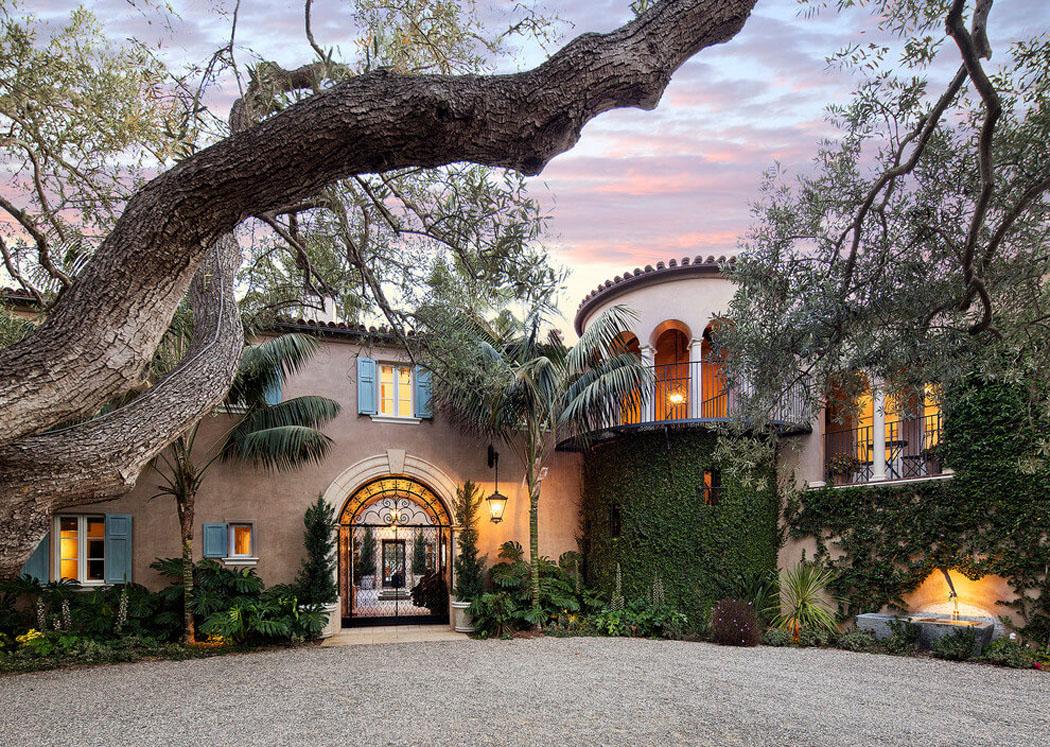 Maison classique luxe vue extérieur