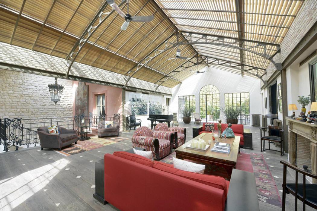 Lumineux et moderne, le spacieux séjour de cette propriété de prestige à Paris Résidence de grand standing Paris XIème arrondissement