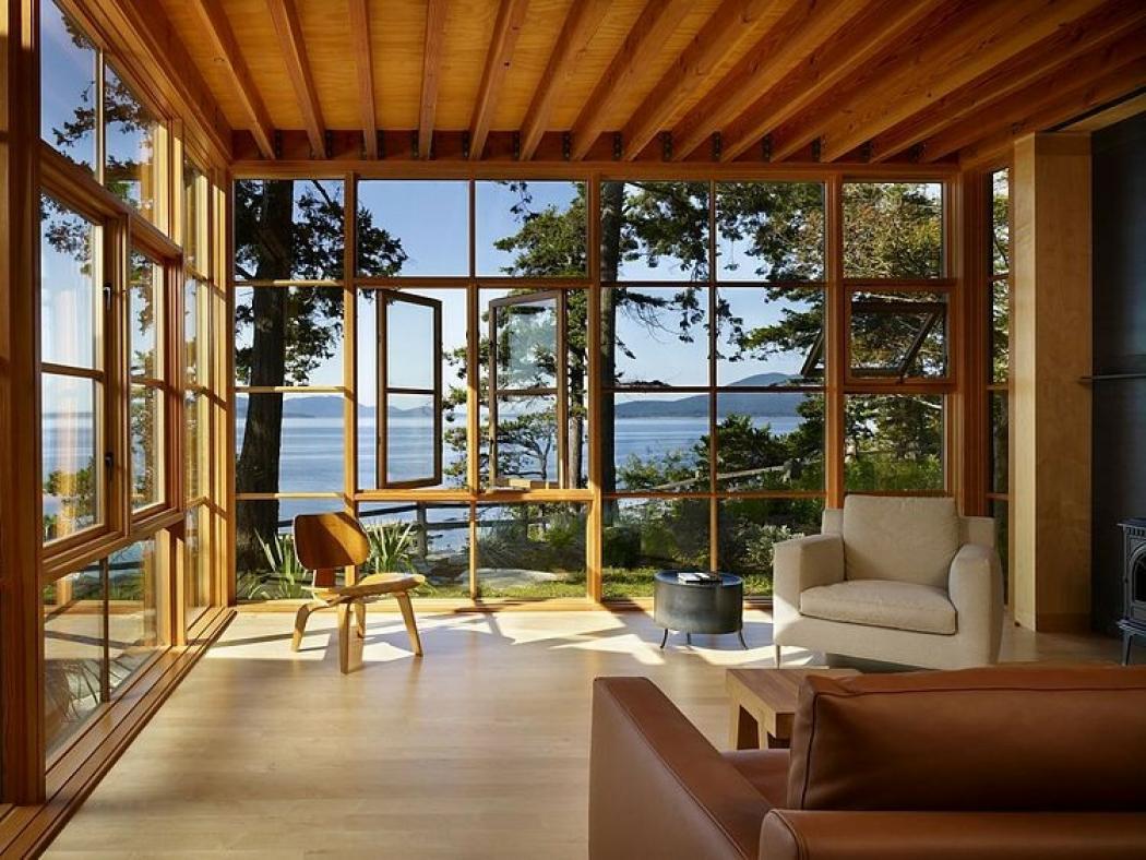 La vue panoramique sur le lac voisin maison en bois résidence secondaire lac