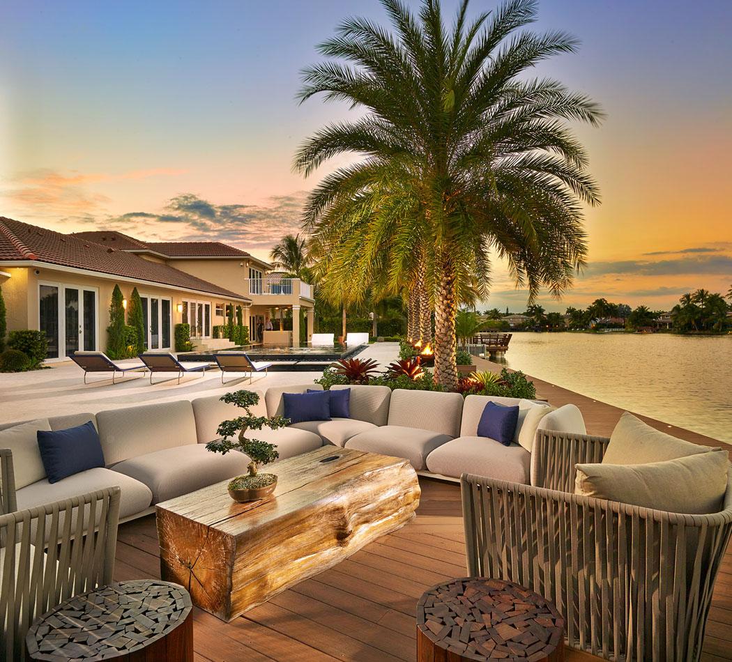 Terrasse et espace outdoor exotique pour cette belle résidence secondaire