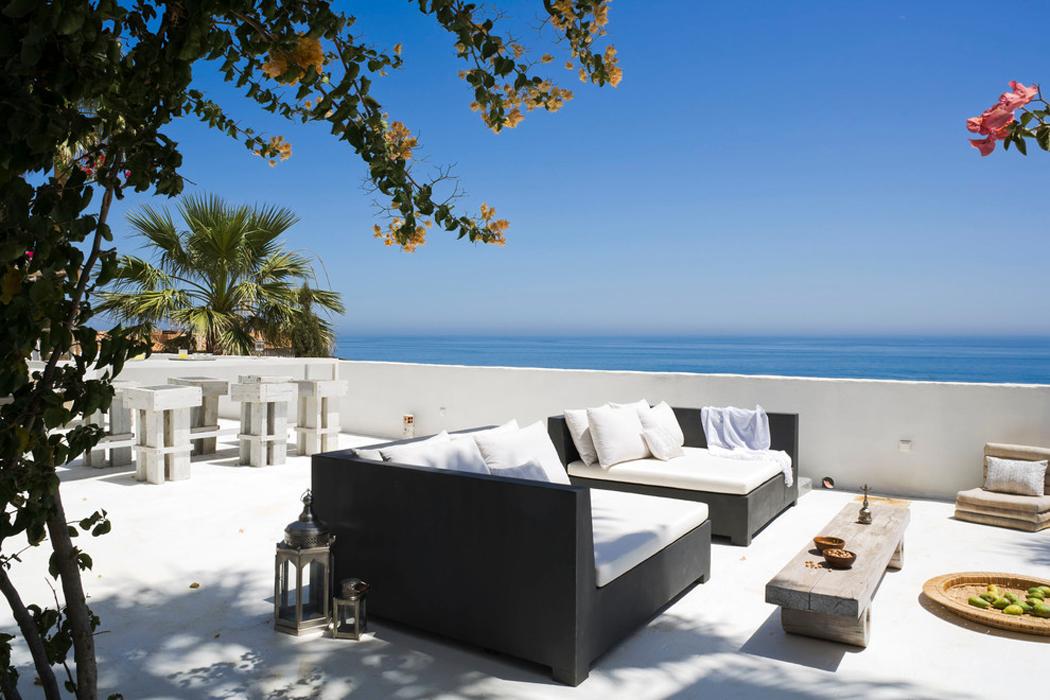 Superbe terrasse avec vue imprenable sur la mer de cette villa de luxe belle villa de luxe en Espagne
