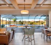 Le séjour de cette belle demeure donnant sur la piscine couverte villa de luxe piscine intérieure prestige