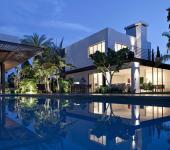 Belle maison de ville avec grande piscine et jolie terrasse aménagée Jolie maison de ville signé architecte