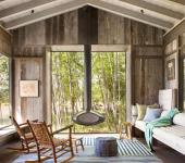 Chalet rustique à l’ambiance intérieure laissant entrer la nature séjour déco villa rustique nature vacances lac