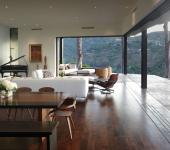 Le séjour vaste de cette maison avec vue imprenable sur le canyon californien propriété avec vue design luxueux