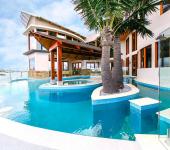 Maison de vacances luxueuse avec magnifique piscine extérieure aménagée vacances exotiques de luxe maison secondaire