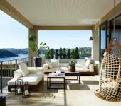 Superbe balcon de cette maison moderne avec vue sur l’océan balcon maison de ville vue mer