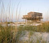 maison en kit maison en bois assemblée sur la plage