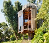 Maison originale, maison en bois construite dans les arbres avec une vue sympa architecture résidentielle atypique maison originale insolite en bois