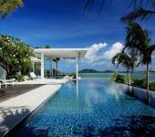 Villa de luxe avec splendide vue sur l’eau turquoise à partir de la piscine extérieure vacances exotiques Thaïlande belle demeure