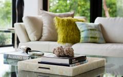 canapé et objets de déco uniques