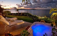Ambiance romantique autour du jacuzzi villa de vacances romantiques