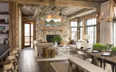 La pièce principale où se trouvent le salon, la salle à manger et la cuisine ouverte intérieur pierre bois cheminée maison rustique montagne