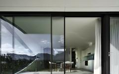verre et façade réfléchissante