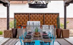 Un grand barbecue vient parfaire le tableau des espaces outdoor barbecue jardin piscine maison de luxe belle demeure