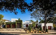 La maison vue de la rue maison d'architecte originale moderne vue depuis la rue