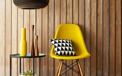 entrée originale en jaune chaise eames